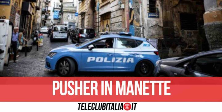 napoli sorpreso droga arrestato