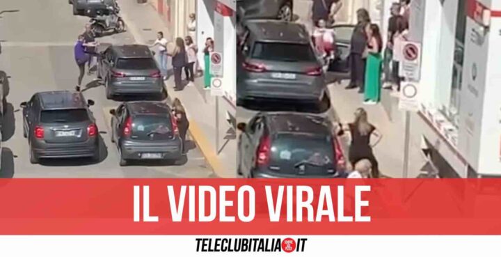 Bimba dimenticata in auto video salvataggio