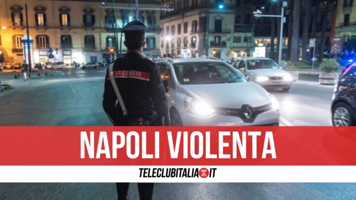 napoli accoltellato rapinatori via coroglio