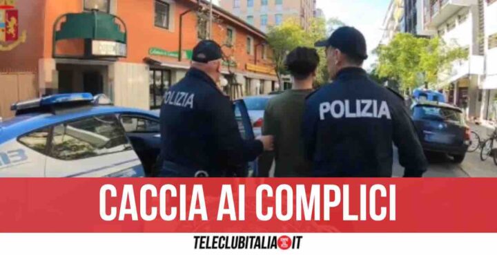 Napoli, in 5 per rapinare 20 euro e un cellulare: 3 arresti