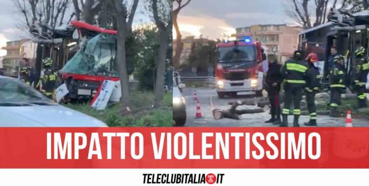 villaricca incidente autobus contro rotonda