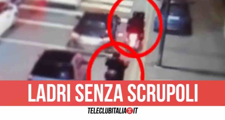 Napoli, rapina sfocia nel sangue: donna colpita alla gola con le forbici