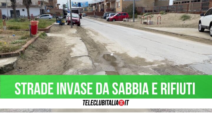 sabbia rifiuti licola mare giugliano