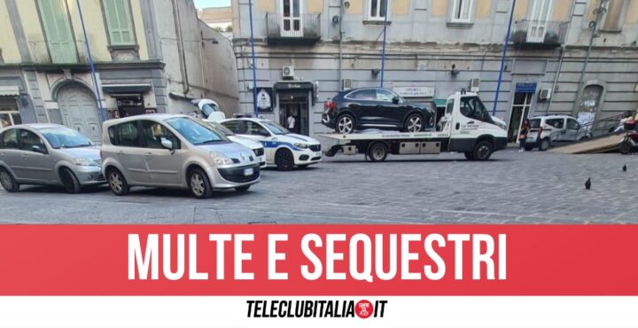 Sosta selvaggia a Giugliano, carro attrezzi in azione in piazza Annunziata