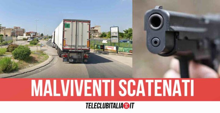 Giugliano, rapinatori nel traffico sul "doppio senso"