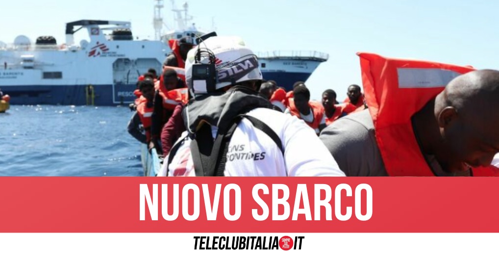 Napoli, nave in arrivo con 73 migranti: domani mattina lo sbarco