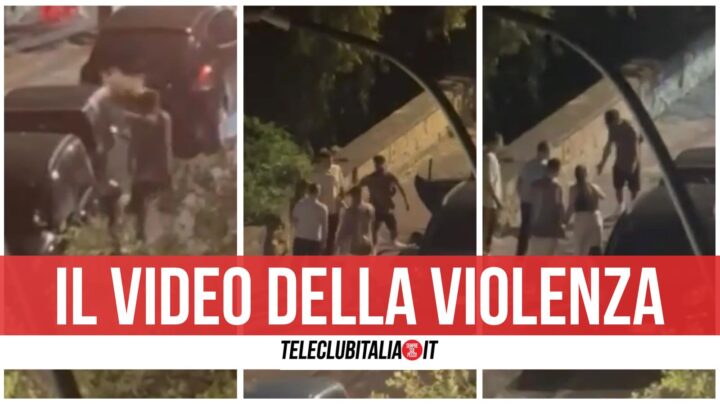 napoli, picchia fidanzata video