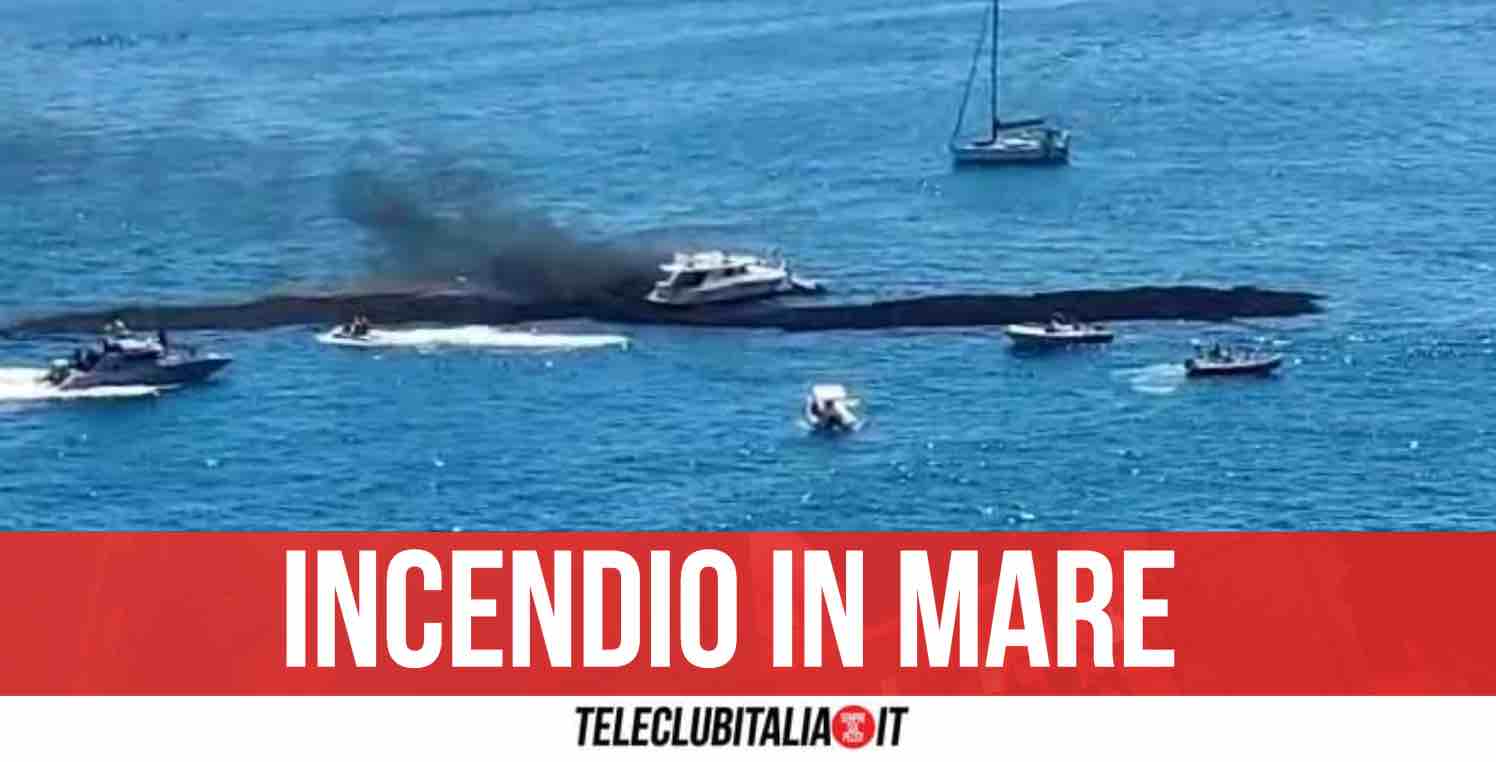 Paura a Procida, barca in fiamme: enorme macchia nera in mare  