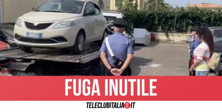 Va a messa e le rubano l’auto, ladri arrestati nel napoletano tra gli applausi della folla