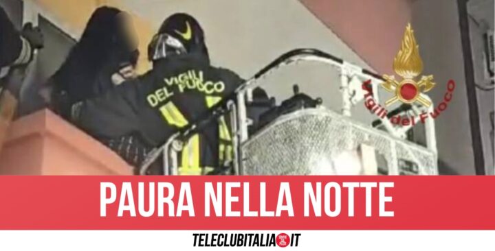 Incendio in una palazzina a Scampia: forse origine dolosa