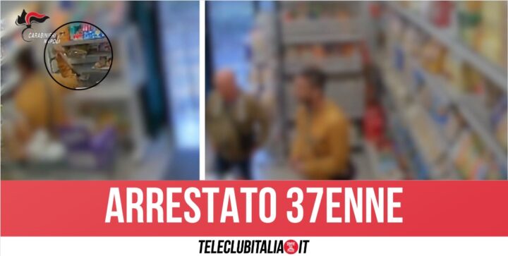 Armato di piccone rapina il fratello in un minimarket nel Napoletano e poi fa la spesa