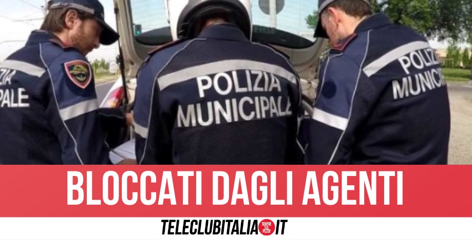 Giugliano, parcheggiatori abusivi bloccati fuori al mercato: sanzionati