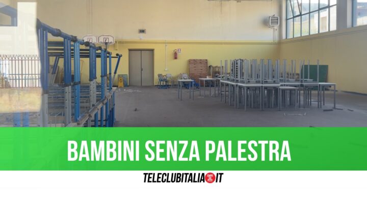 Giugliano, palestra della scuola di via Ippolito Nievo inagibile: "Comune assente"