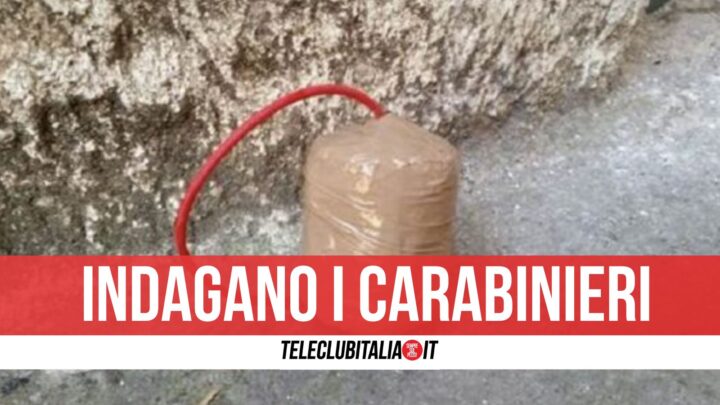 Napoli: ritrovati petardi all'esterno di una concessionaria del Vomero