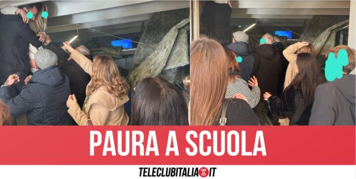 Tragedia sfiorata al liceo "De Carlo" di Giugliano, crolla una parte del controsoffitto in aula