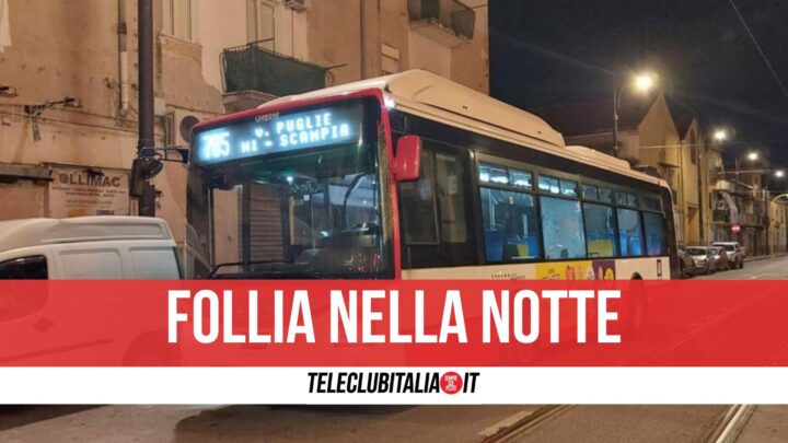 autobus napoli anm vandalizzati