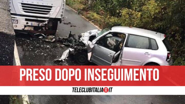 Auto Contro Camion Secondigliano Via Dello Zodiaco