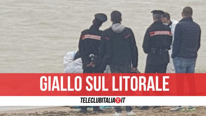 Morto Castel Volturno Spiaggia Nudo