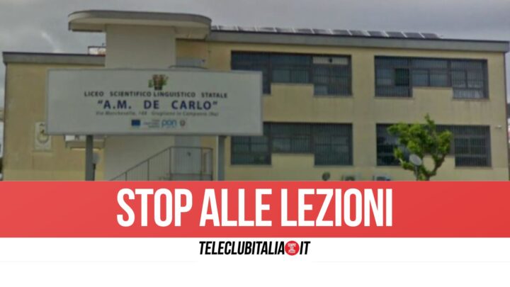 Giugliano, bagni non agibili: da domani chiude il Liceo "De Carlo"