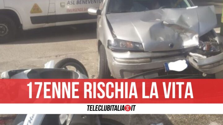 Casalnuovo, scontro tra auto e scooter: 17enne in fin di vita