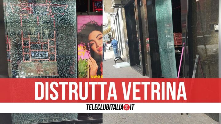 Spari A Frattamaggiore Distrutta Vetrina Corso Durante