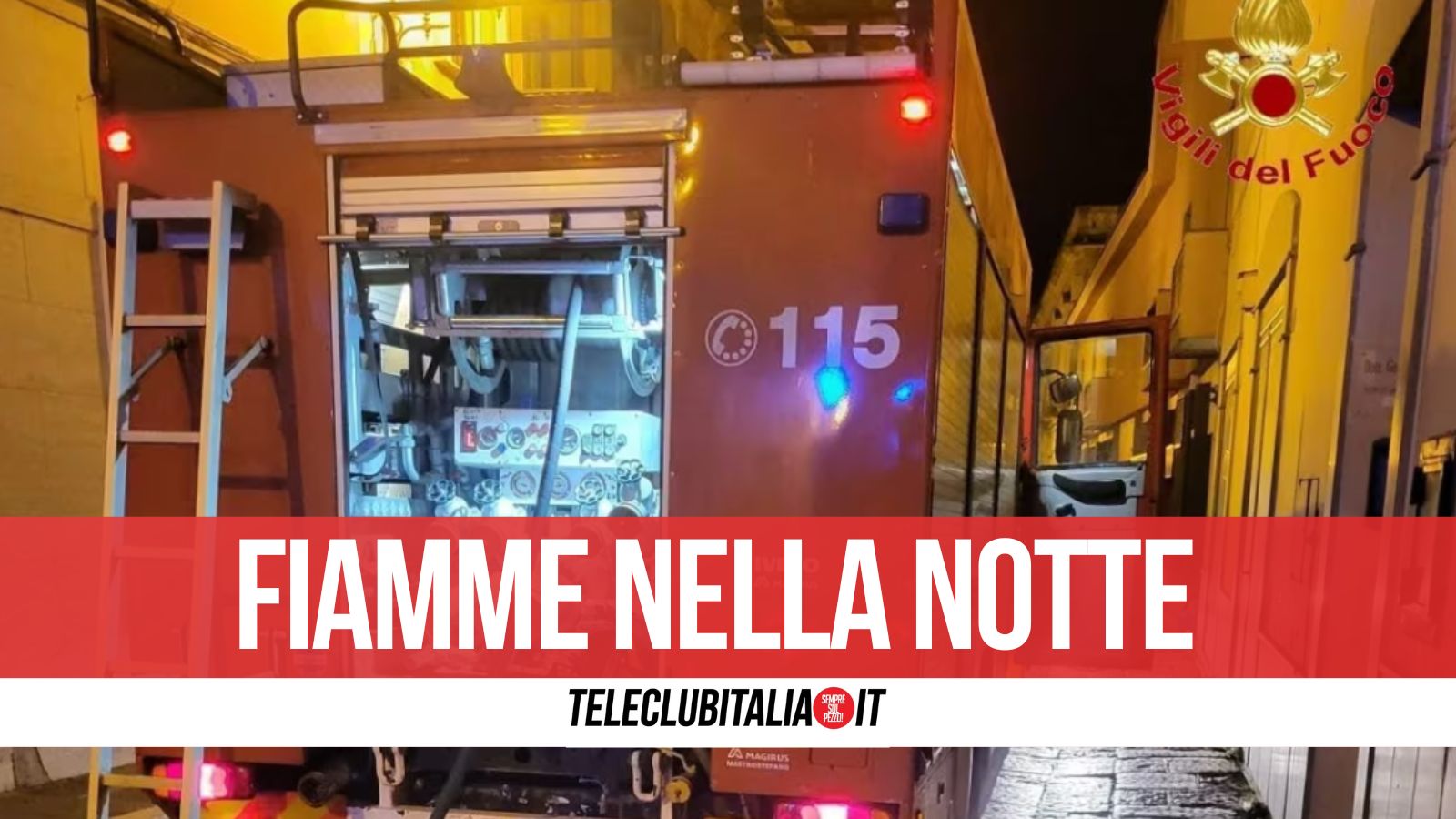 Pozzuoli, palazzo in fiamme: evacuate 8 famiglie