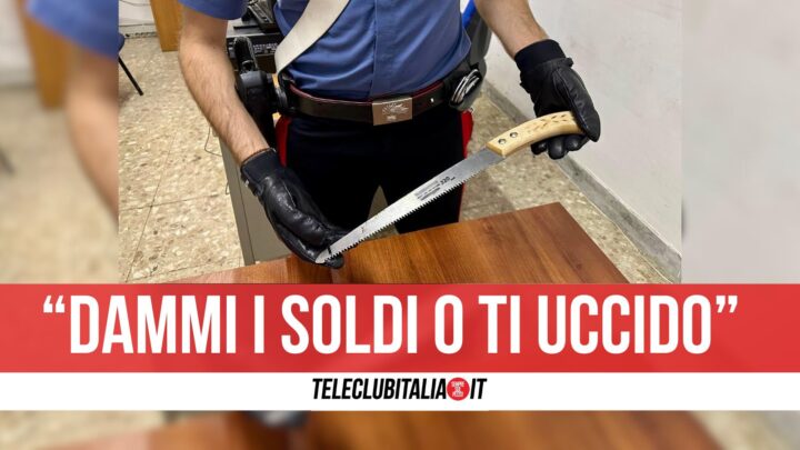 Frattamaggiore Minaccia La Madre Con Un Coltello