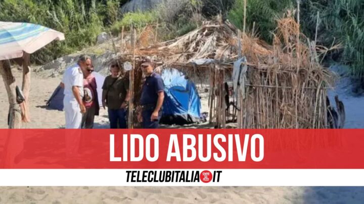 Ischia, scoperto lido abusivo: sequestrati oltre 50 lettini, sdraio e ombrelloni