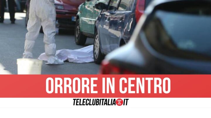 Giallo a Napoli, uomo trovato morto in strada: sul corpo diverse ferite