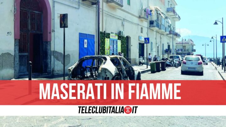 Torre Del Greco Maserati In Fiamme