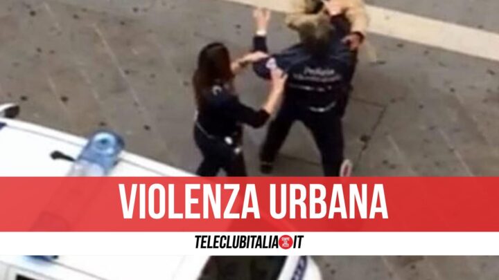 Vigili Urbani Picchiati Napoli Piazza Del Gesù