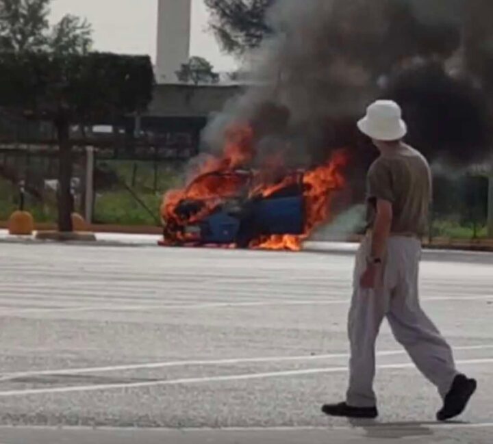 Grande Sud Auto In Fiamme Giugliano Centro Commerciale