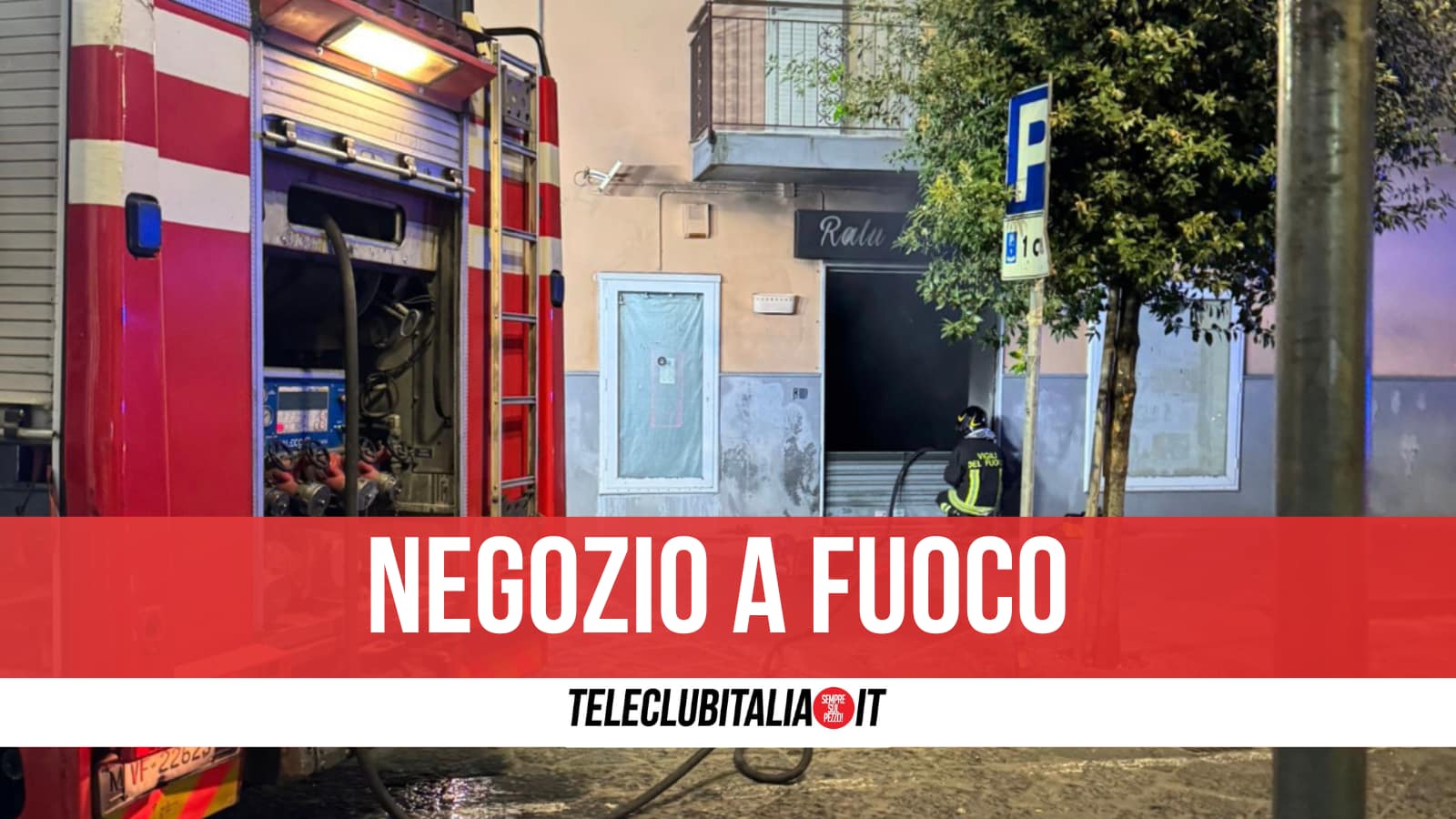 Giugliano, corso Campano senza pace: negozio di abbigliamento a fuoco in serata