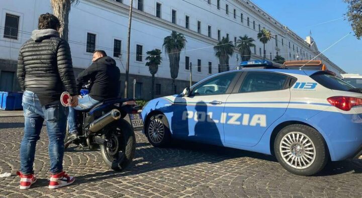 Polizia Arrestato Piazza Carlo Iii Droga Napoli