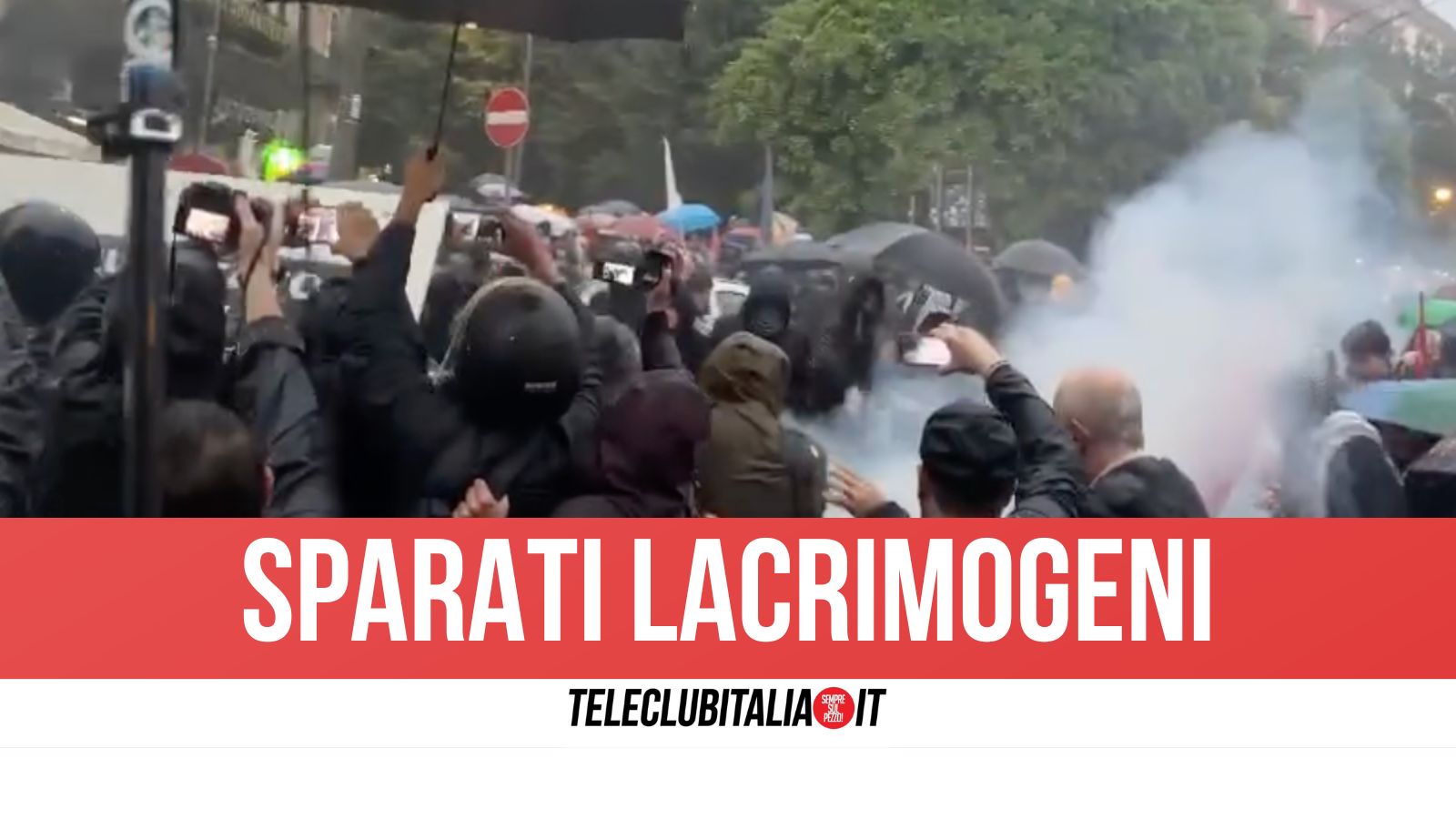 Napoli, corteo contro il G7: scontri tra manifestanti e polizia