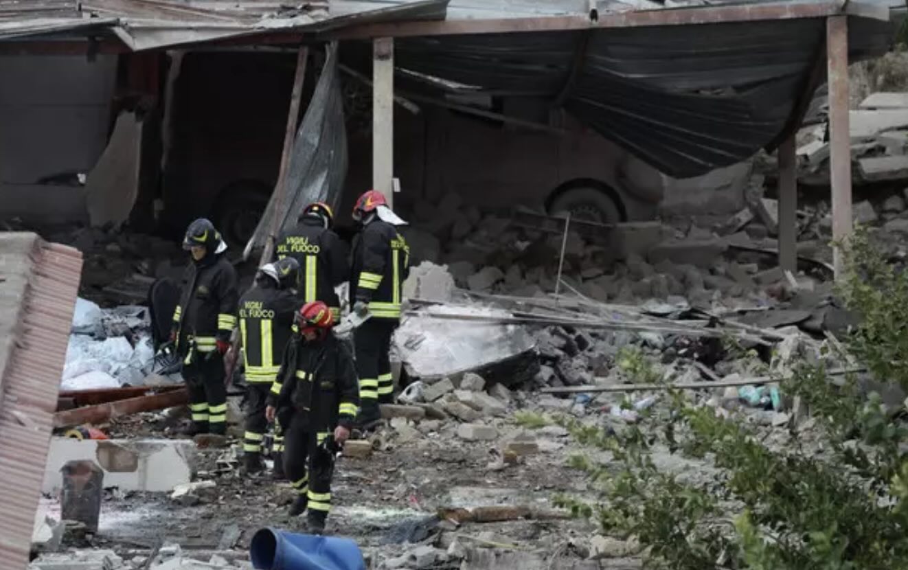 Esplosione a Ercolano, fabbrica abusiva intestata a 13enne