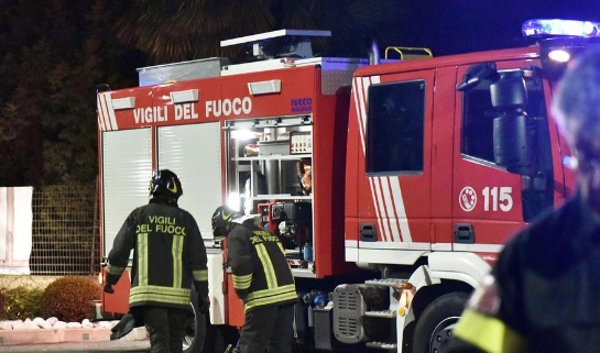 Castellammare, esplode termocamino dopo accensione: due feriti