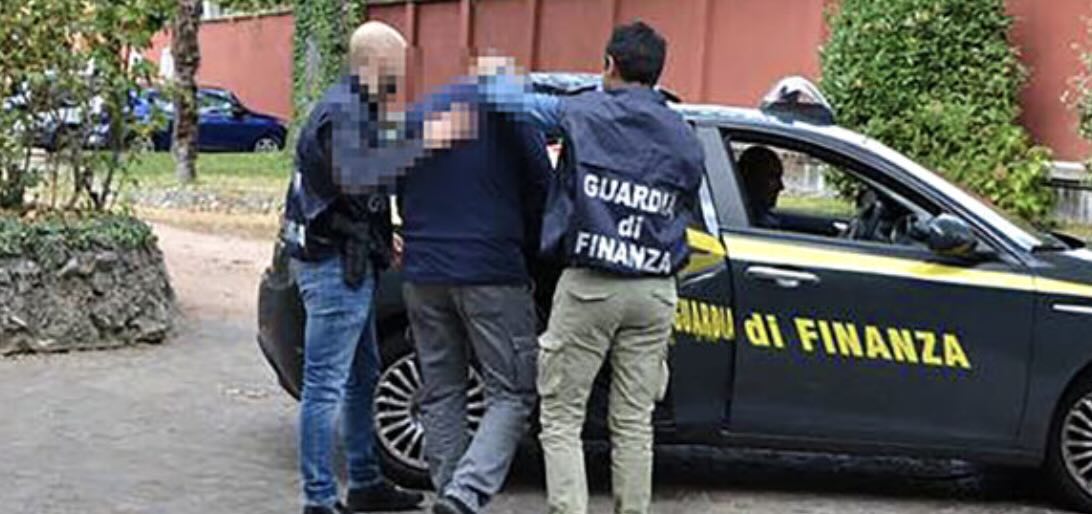 Castellammare di Stabia, blitz antidroga: sequestri e tre arresti della Guardia di Finanza