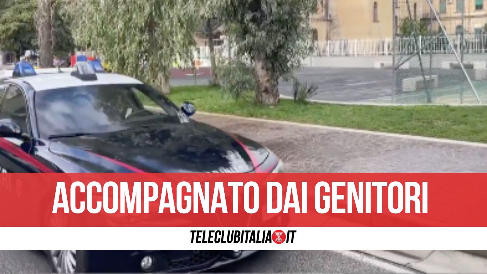 Giugliano, 13enne accoltellato per un pallone: il baby aggressore si costituisce in caserma