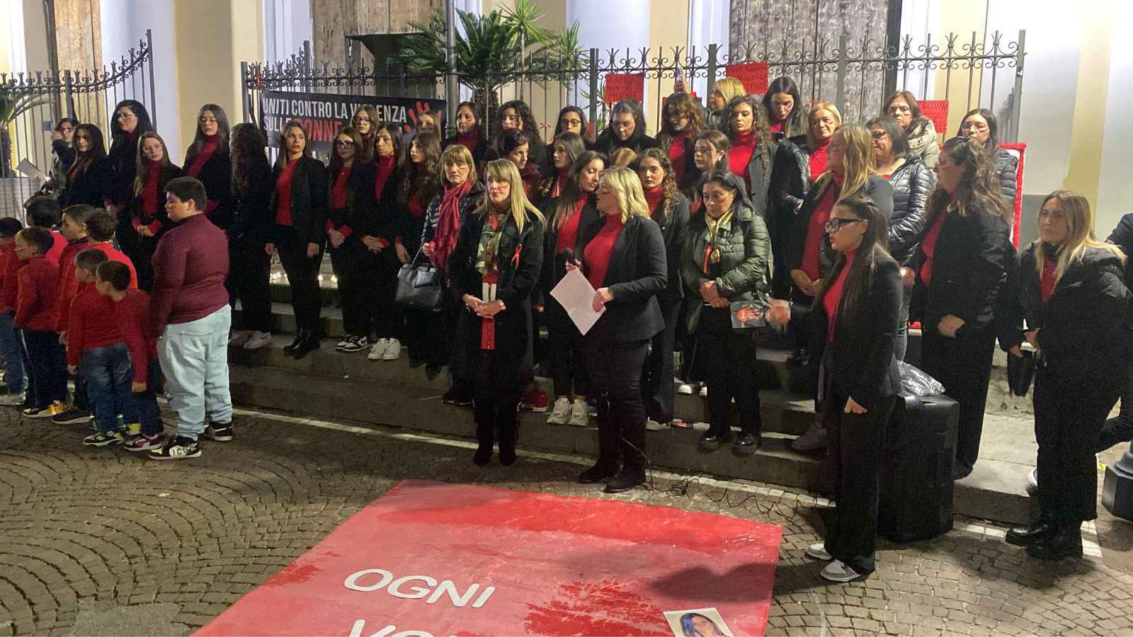 Cesa, giornata contro la violenza sulle donne, l'iniziativa dell'istituto "Mille colori"