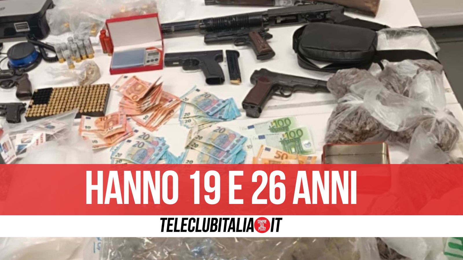 Napoli. Fucili, pistole e droga, scoperto arsenale nascosto in casa: arrestati due fratelli