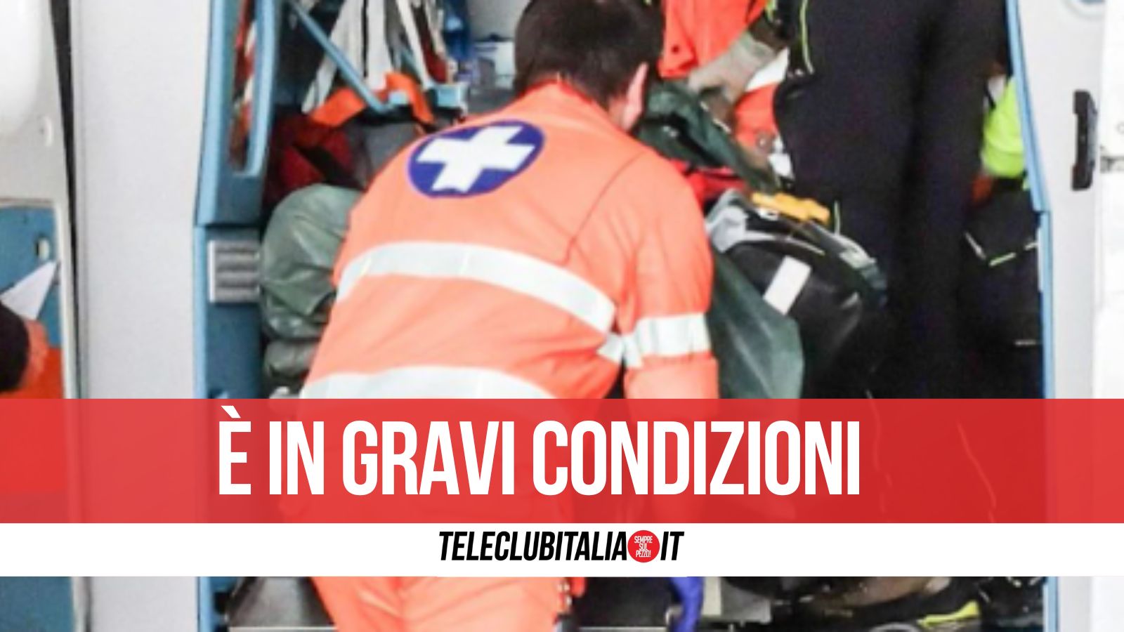 Napoli, carabiniere precipita nel vuoto durante un’operazione di controllo