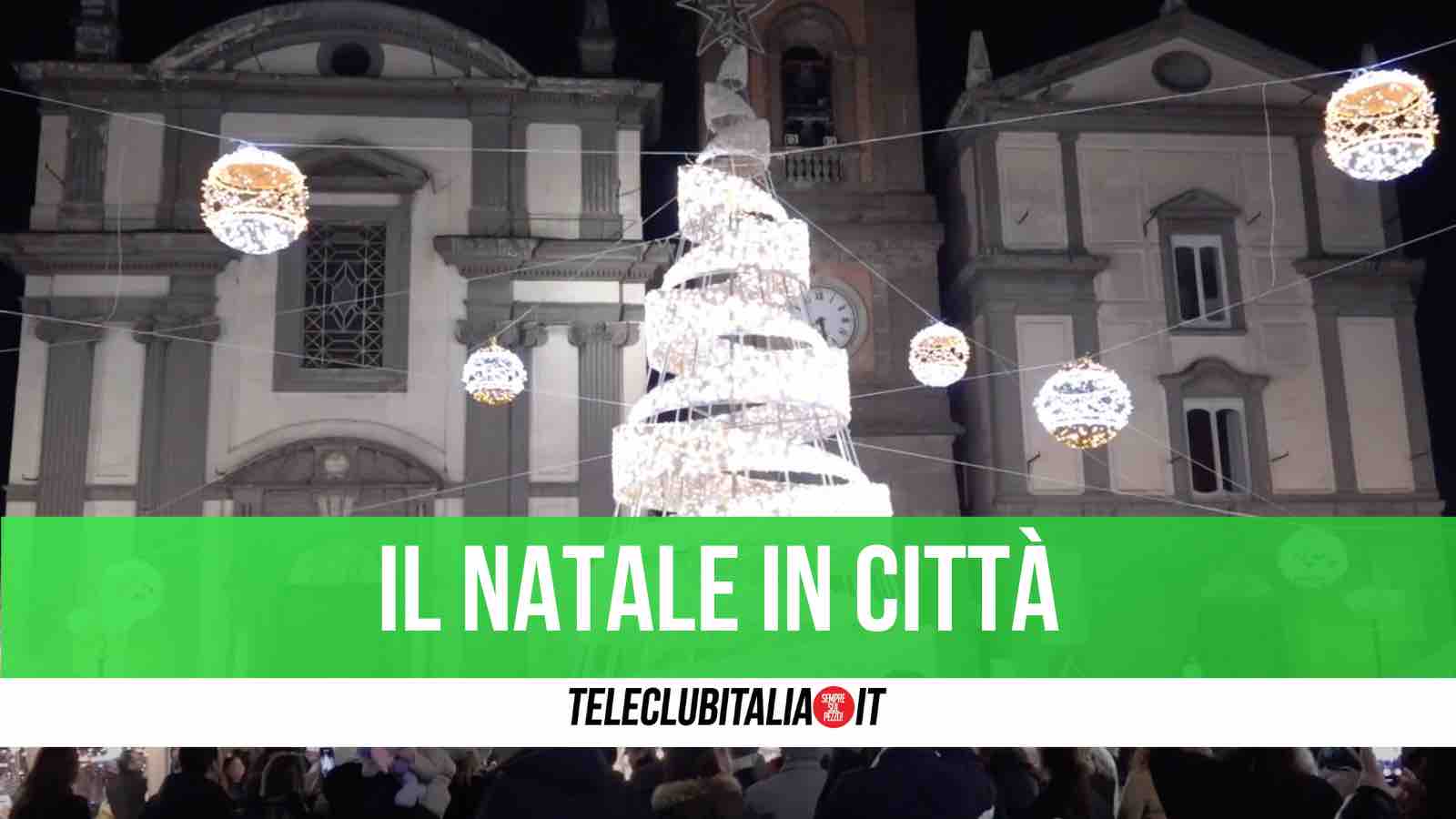 Giugliano, accensione dell’albero in piazza Annunziata