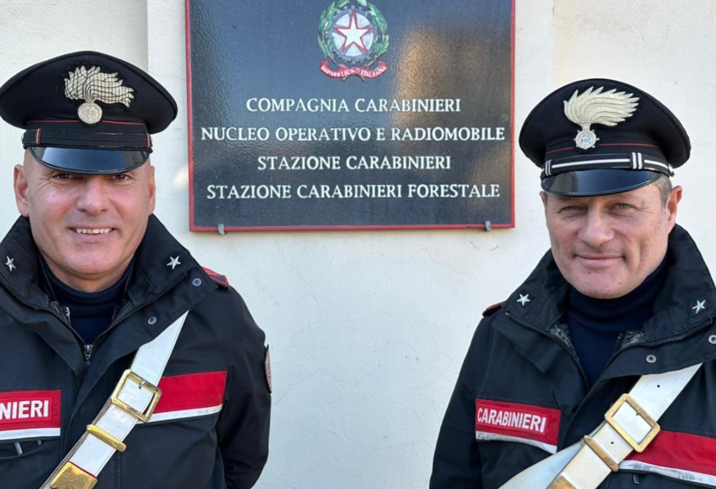 Napoli, bimbo ingerisce monetina: Carabinieri scortano auto in ospedale e gli salvano la vita