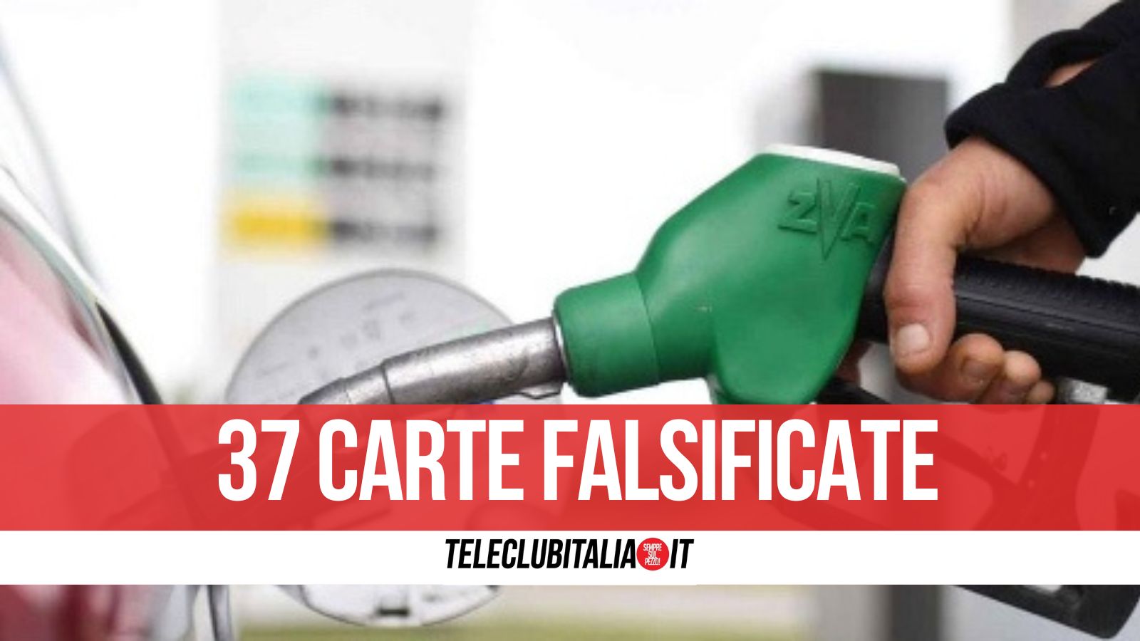 Arzano, faceva benzina con carte false: arrestato 20enne 