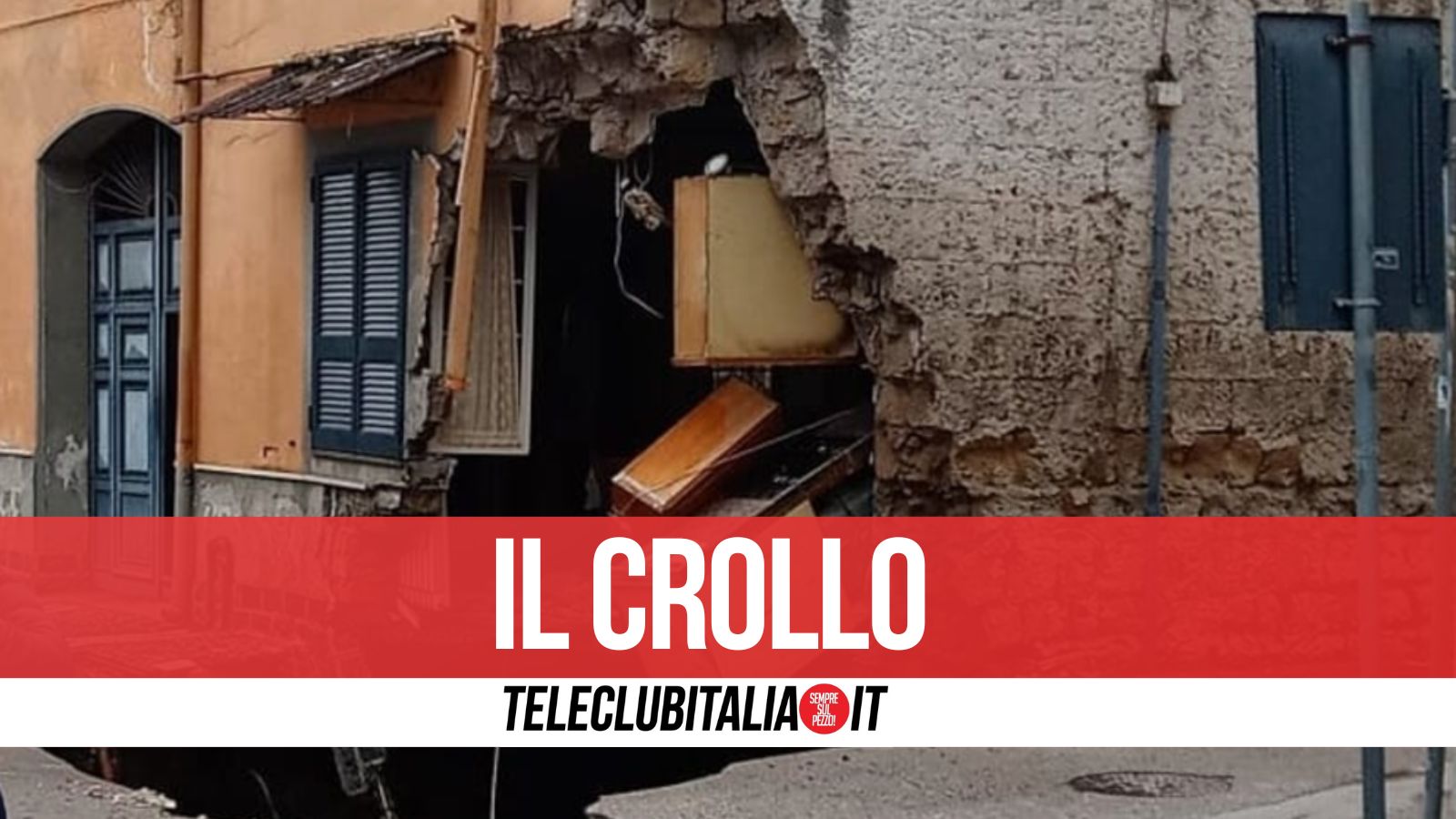 Cardito: voragine in strada e crollo della facciata di un palazzo, famiglie sgomberate