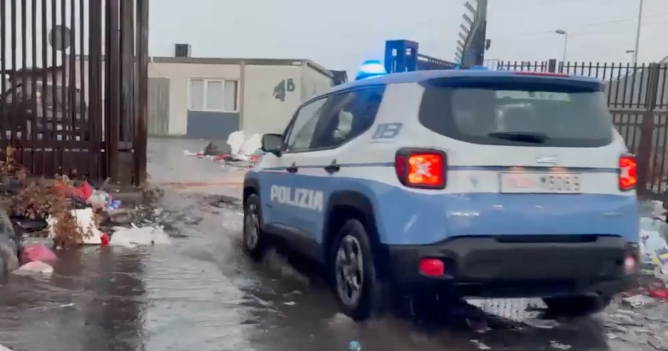 Blitz al campo rom di Scampia: arresti, sequestri e perquisizioni