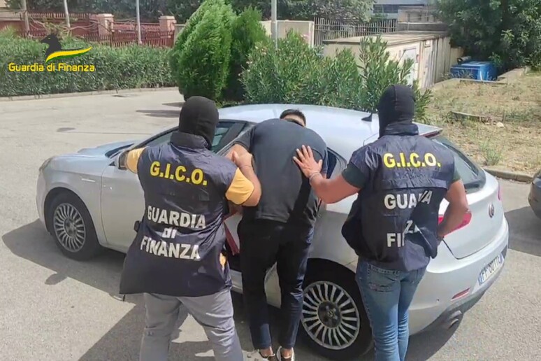 Guardia Di Finanza Clan Lo Russo Arresti