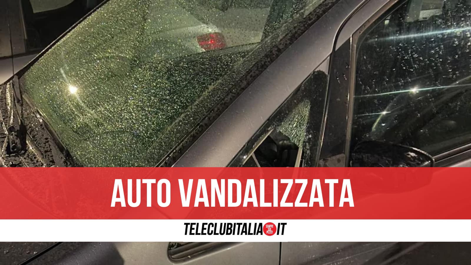 Fuorigrotta, non paga la parcheggiatrice abusiva: al rientro trova l’auto sfasciata