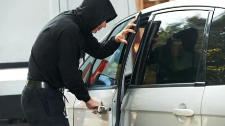 Auto In Sosta Denunciato 33enne Torre Annunziata Furti